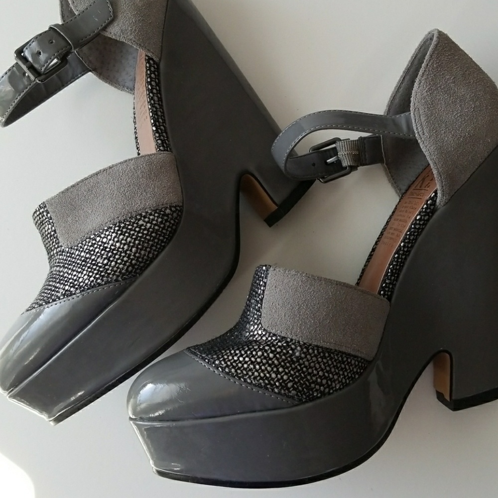Shoes - Picture 6 of 8